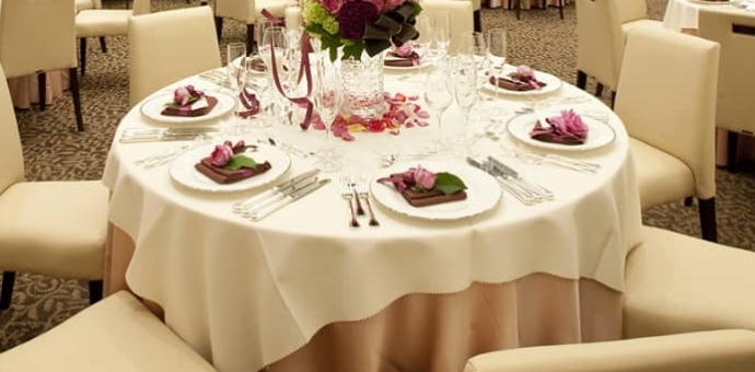 結婚式場のテーブル