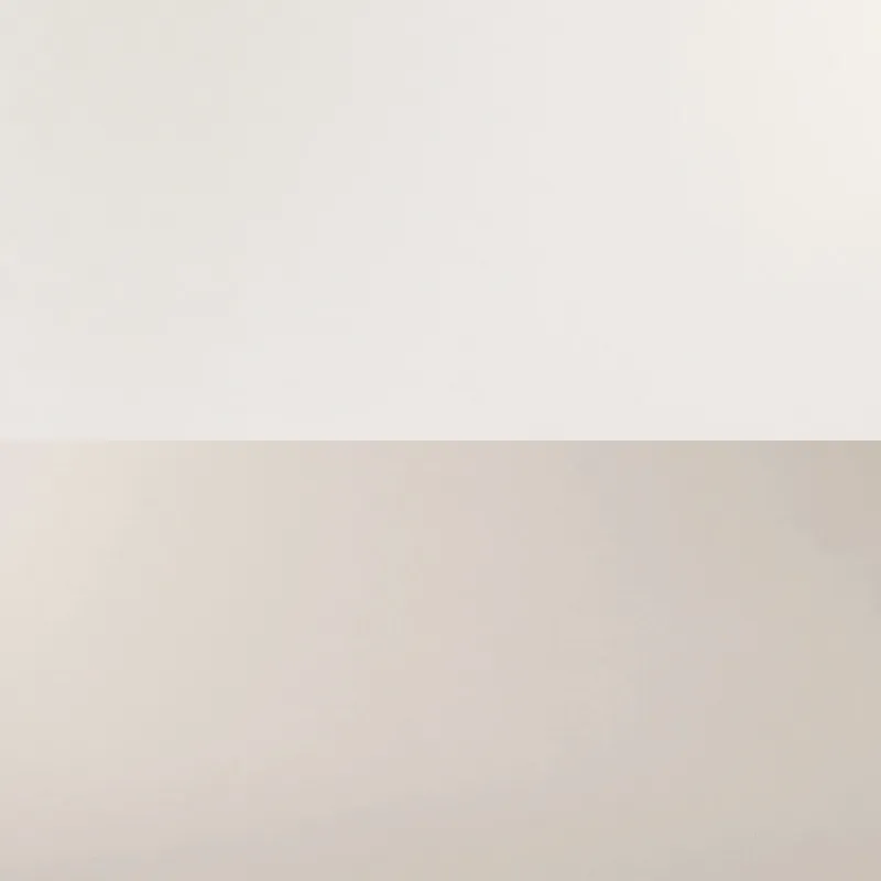 ライトグレー