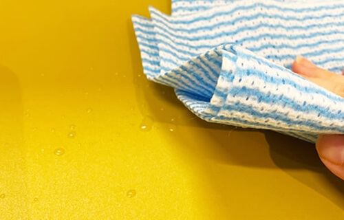 水や汚れもサッと拭き取るだけでお手入れ簡単