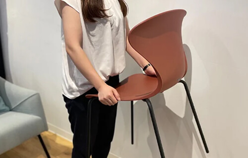 重さはわずか約4kgの軽量設計